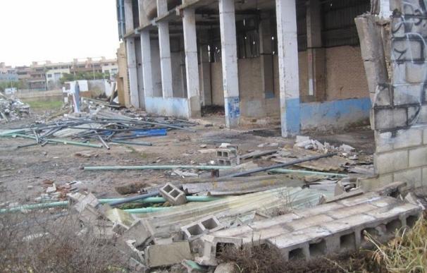 Ecologistas denuncia ante la Junta y el Seprona restos de amianto en una fábrica abandonada de Camas