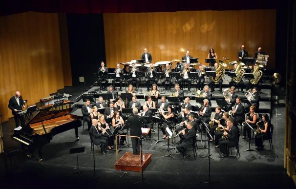 La Banda Sinfónica y el Coro Municipal de Voces Blancas actúan en el Teatro Guimerá
