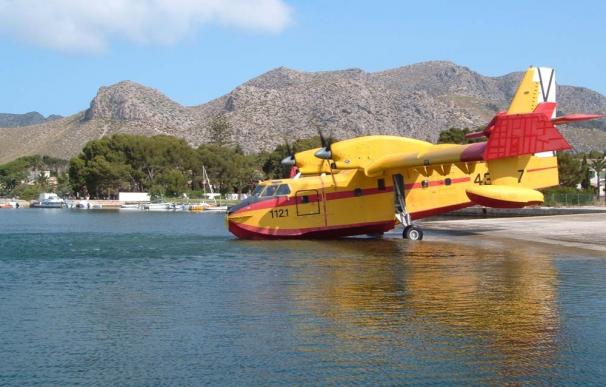Los hidroaviones ya actúan en el fuego de La Gomera