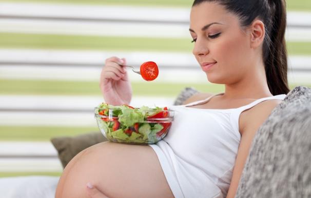 Niveles altos de ácido fólico en el embarazo pueden disminuir la presión arterial elevada en los niños