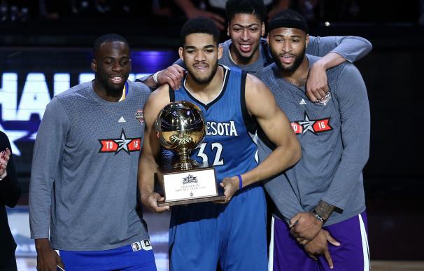 TORONTO, ON - FEBRUARY 13: Karl-Anthony Towns of t