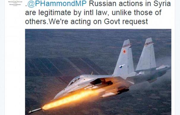 Tuits entre el Philip Hammond y la embajada de Rusia en Londres