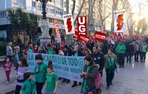 Miles de personas piden en Santander un pacto educativo "real" y que escuche a toda la comunidad educativa