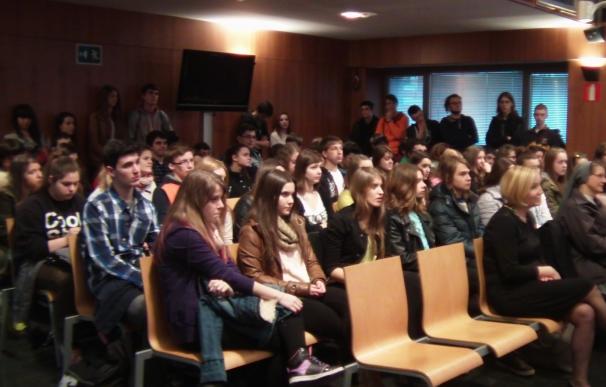 El 56% de las chicas estudiantes de Euskadi decide seguir sus estudios en Bachillerato frente al 40% de los chicos