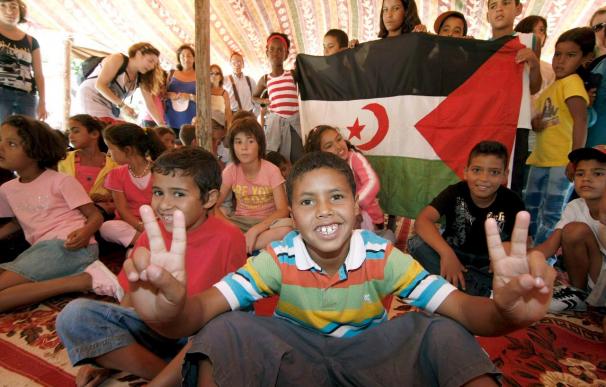 Moratinos confía en que Argelia expida nueve mil pasaportes a niños saharauis