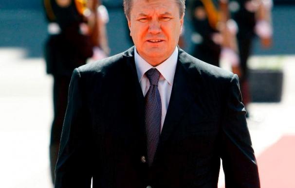 Yanukóvich dice que no permitirá que Ucrania abandone la senda democrática