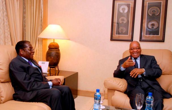El presidente de Sudáfrica se reúne con lideres zimbabuenses para tratar la crisis