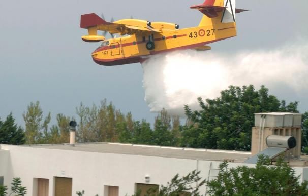 Ileso el piloto de un hidroavión que cayó al pantano cuando apagaba un fuego en Zamora