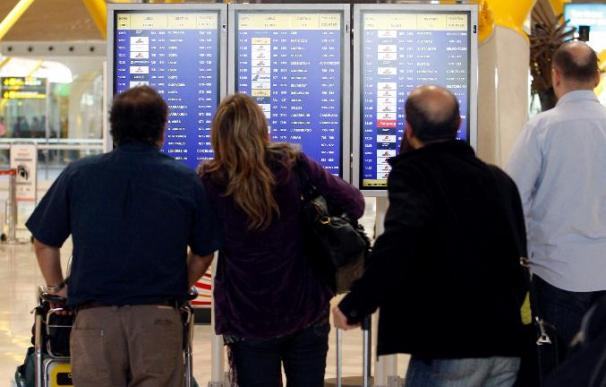 La demanda de pasajeros cayó el 5,9 por ciento en abril, según la IATA