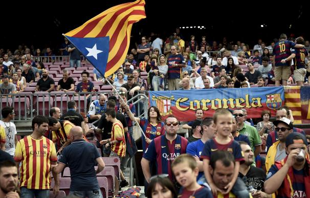 La Uefa vuelve a sancionar al Barcelona. / AFP