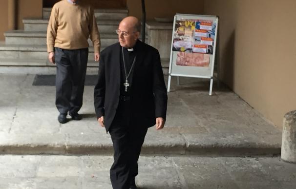 Ricardo Blázquez asegura que está "cerca" del arzobispo de Granada en el caso del padre Román