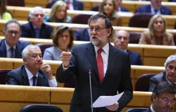 Rajoy evita polemizar con el PNV sobre las consultas municipales y exclama: "Hoy me toca hacer amigos"