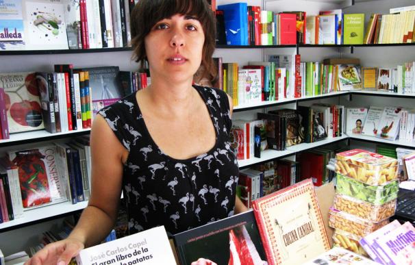 Aída explica su primer fin de semana en la Feria del Libro de Madrid con caseta de librería