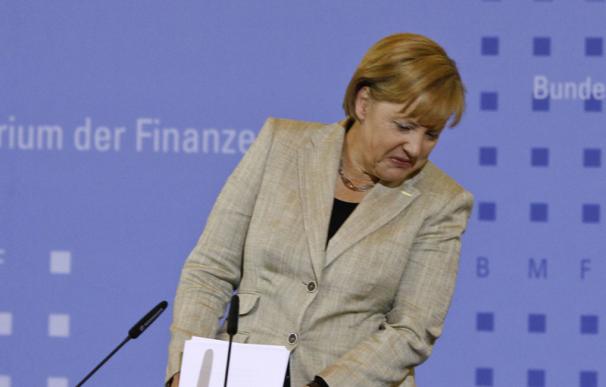 La coalición que lidera Merkel cae a su mínimo de popularidad en diez años, según un sondeo