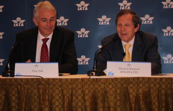Bisigniani da el relevo al nuevo consejero delegado de la IATA, Tony Tyler
