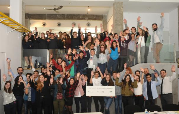 Estudiantes de ESO diseñan una aplicación financiera en el Campamento de Innovación de la AEB