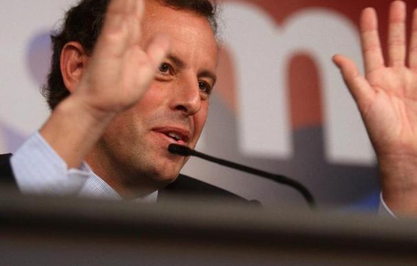 El precandidato a la presidencia del Barcelona Rosell reclama la porción deportiva del continuismo