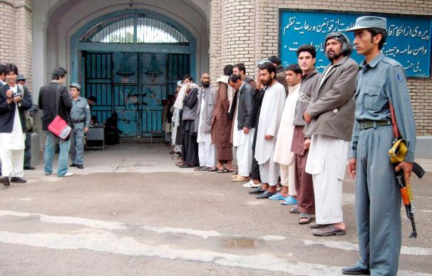Afganistán libera a 15 presos en el proceso de diálogo con los talibanes