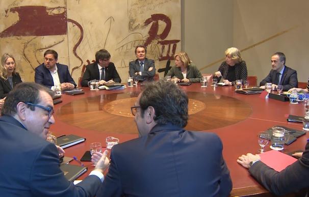 El Gobierno catalán encarga a Mas, Ortega y Rigau hacer "pedagogía" por el referéndum