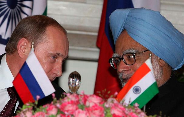 Putin firma un acuerdo de cooperación nuclear con la India