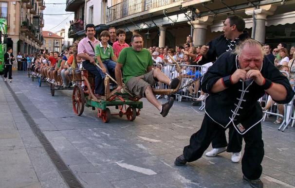 Luis Jiménez arrastra a medio centenar de personas con su coleta en Astorga