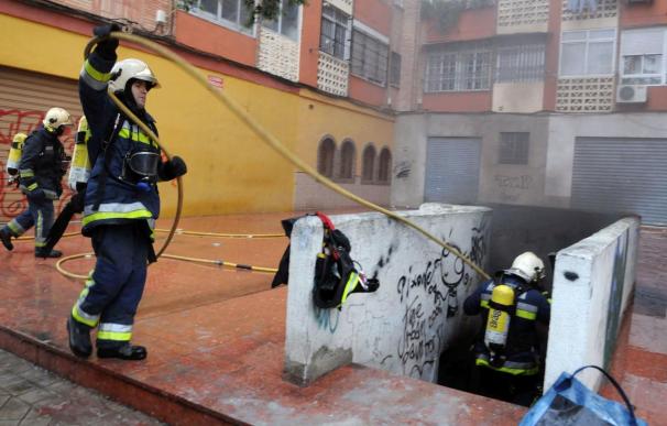 Seis heridos y cuatro desalojados en un incendio en Granada