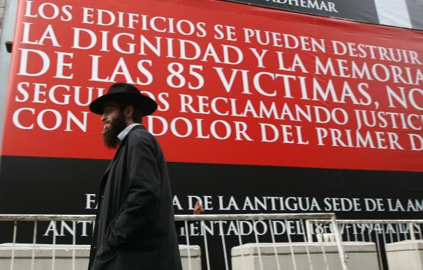 Argentina e Irán no progresan en las negociaciones sobre el atentado contra AMIA, según Interpol