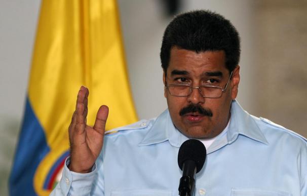 Maduro dice que compró equipos antidisturbios para castigar a "terroristas"