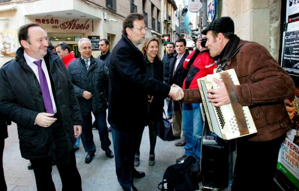 Rajoy afirma que "Delibes es el gran escritor del castellano, del campo y de la gente"