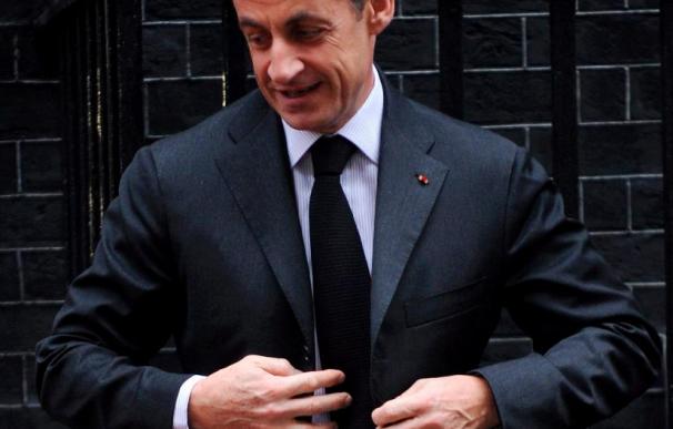Sarkozy considera ridículos los rumores sobre las infidelidades en su pareja