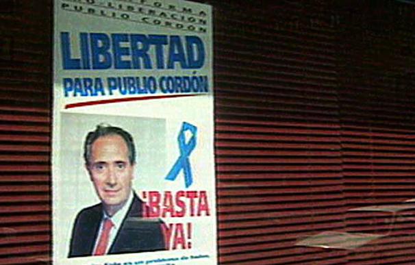 Uno de los carteles que reclamaba en su día la liberación de Publio Cordón