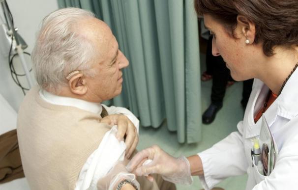 Una sentencia confirma que los enfermeros no podrán vacunar de la gripe en octubre sin prescripción previa del médico