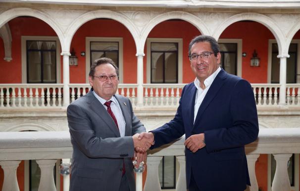La Fundación Cajasol renueva su apuesta por el Club Agrupación de Voleibol Esquimo como principal colaborador
