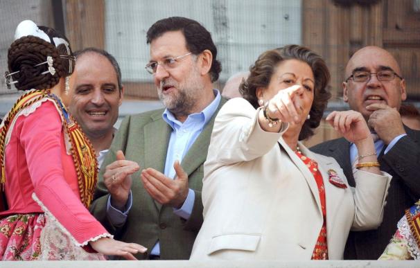 Rojo y Rajoy comparten protagonismo con Barberá en el balcón durante la mascletá