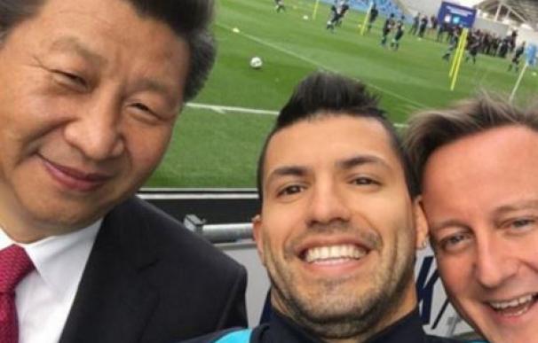 Agüero enciende las redes sociales con un 'selfie' con Cameron y el presidente de China