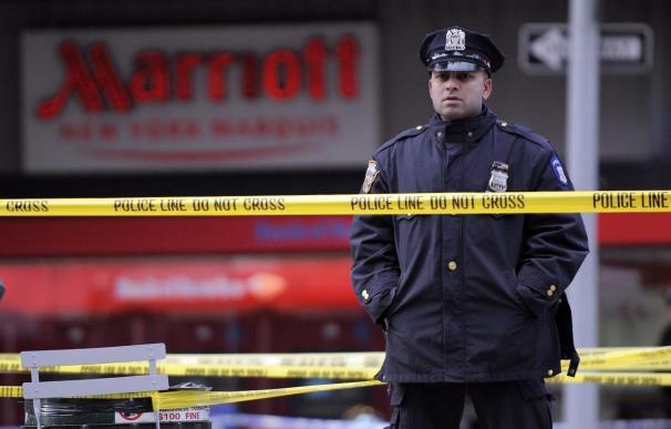 La policía británica sospecha que el vehículo incendiado en Times Square es un coche bomba