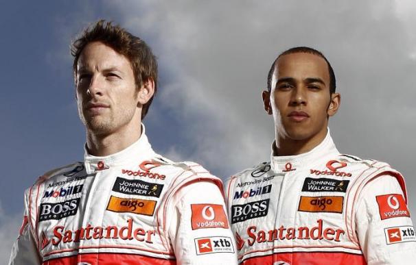 McLaren manda en los libres bajo la lluvia con Alonso escondiendo sus cartas