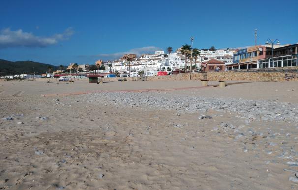 Ecologistas advierte del deterioro de la playa de Getares, con falta de arena tras su retirada hace dos décadas