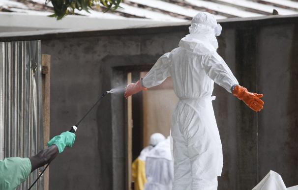 El religioso español sigue débil a la espera de los resultados del ébola