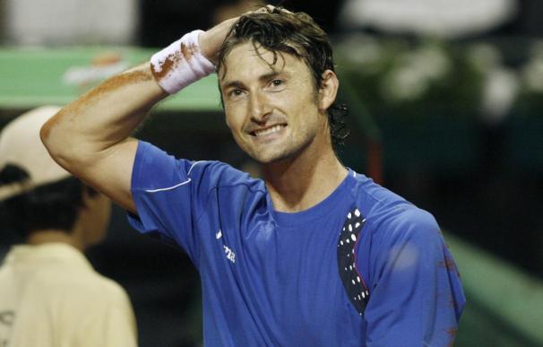 Juan Carlos Ferrero avanza a la tercera ronda tras el retiro de su rival.