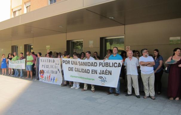 Teresa Rodríguez respalda con su presencia las reivindicaciones de la Plataforma por la sanidad pública