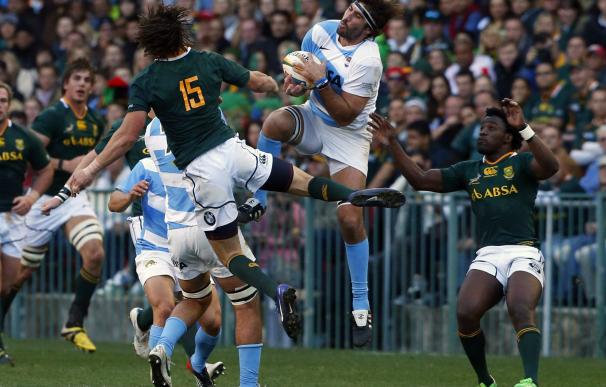 South Africa's Zane Kirchner and Argentina's Juan Martin Fernandez Lobbe contest a high kick during their rugby union test match in Cape Town