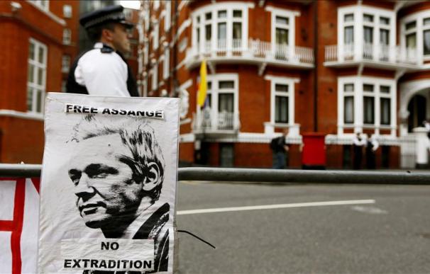 Assange y Garzón hablarán hoy desde la embajada de Ecuador en Londres