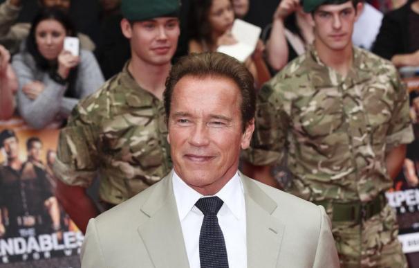Arnold Schwarzenegger se olvidó de la política gracias a 'Los mercenarios 2'