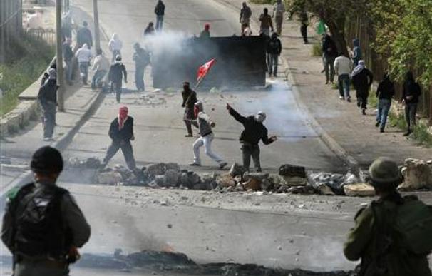 Enfrentamientos ente palestinos y policías en Jerusalén