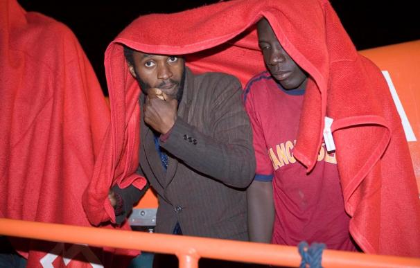 Detenidos 15 inmigrantes frente a las costas de Granada