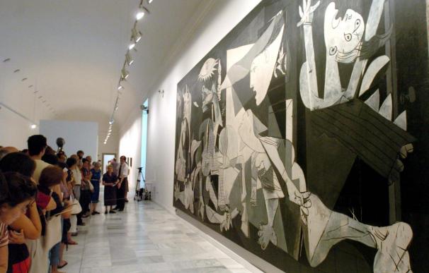 González-Sinde asegura que está fuera de discusión que el Guernica pertenece al Reina Sofía