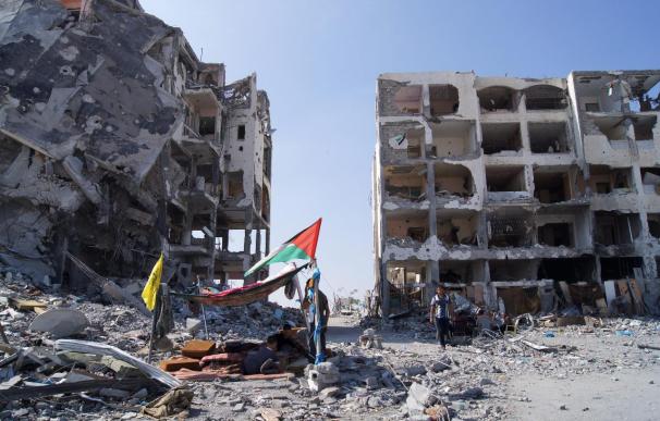 Edificios de apartamentos destruidos por bombardeos israelíes en la Franja de Gaza