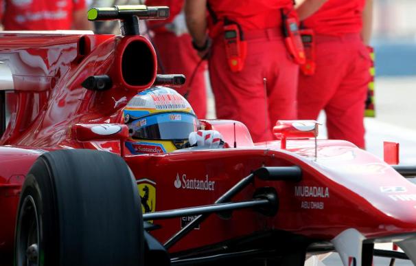 Alonso logra el mejor tiempo en la segunda sesión libre