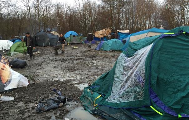 Francia investiga al menos seis ataques contra refugiados de 'La Jungla' de Calais